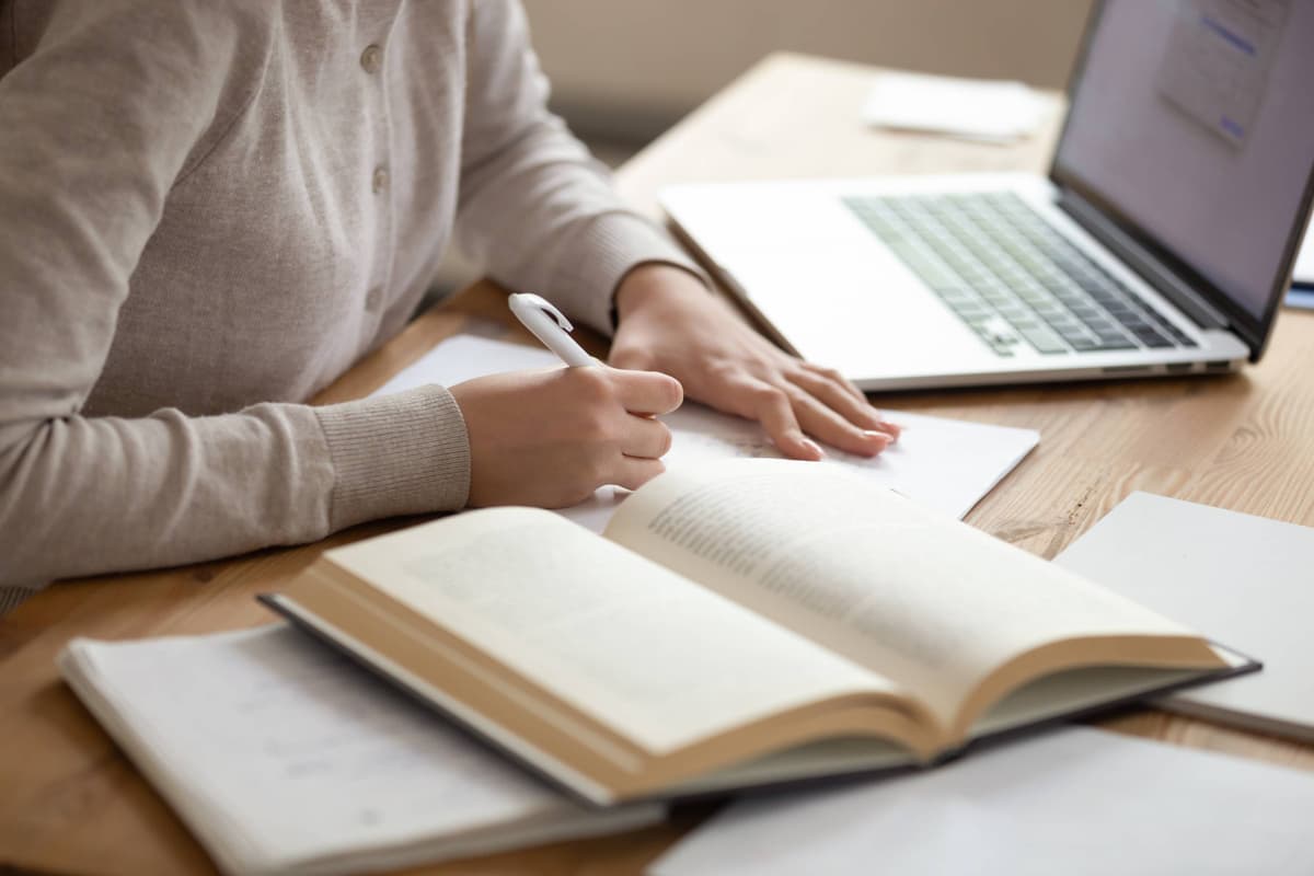 كتابة الرسائل الجامعية