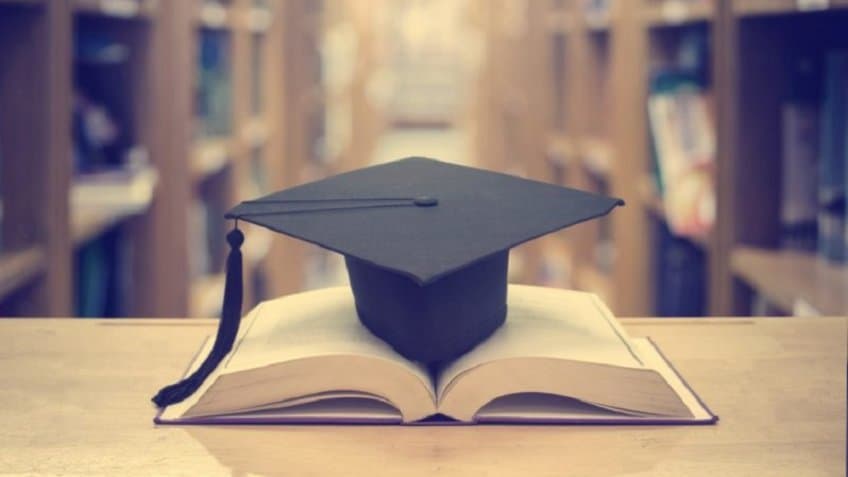 كتابة الرسائل الجامعية